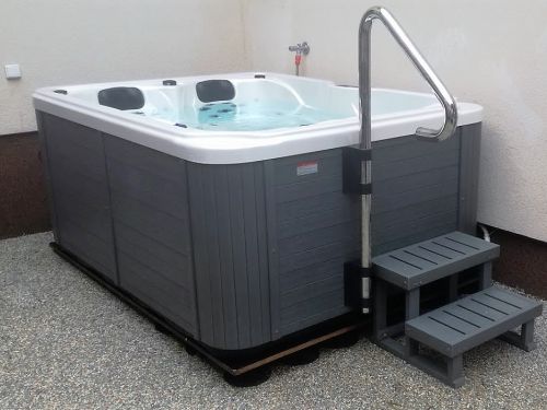 Venkovní vířivka XENA