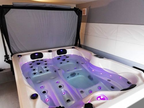 Domácí vířivka pro 3 osoby