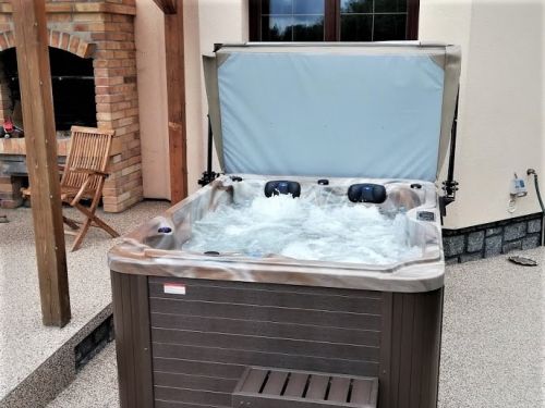 Vířivka na venkovní terase Milevsko