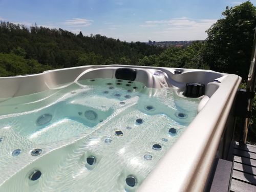 Výhled z vířivky na krajinu