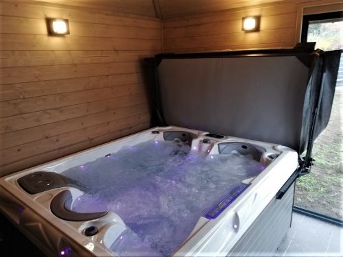 Vířivka ALCORA v zahradním wellnes