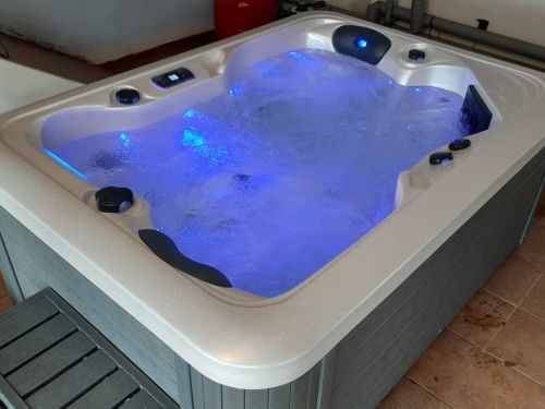 Vířivka pro dva - Písek