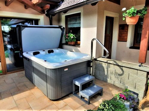 Umístění vířivky na terase Plzeň