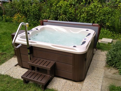 Venkovní vířivka LAMIA