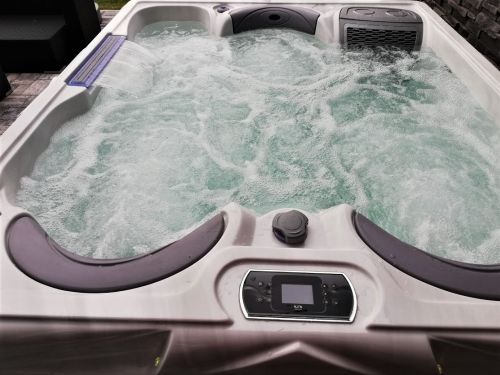 Vířivka ALCORA pro 3 osoby